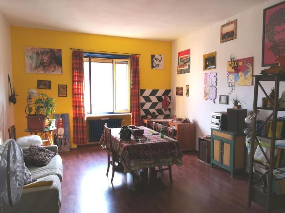 Miraflowers Home, Intera Casa